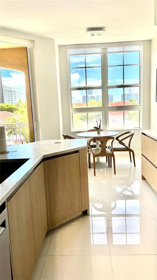 4 of 17 - 3001 Ne 185th Street #421, Aventura, FL