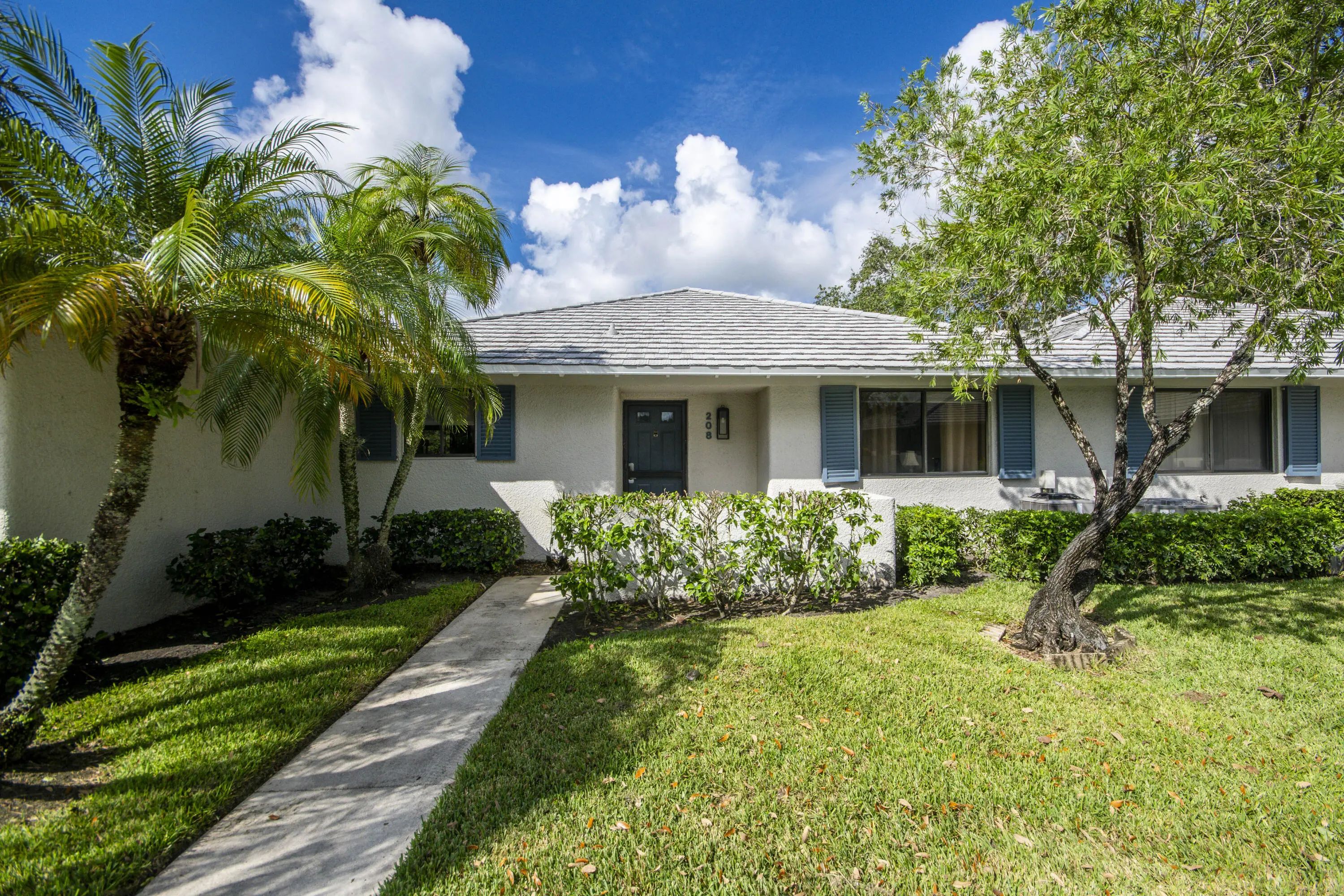 Residential Palm Beach Gardens home for sale: 208 Club Drive - MLS B26083605