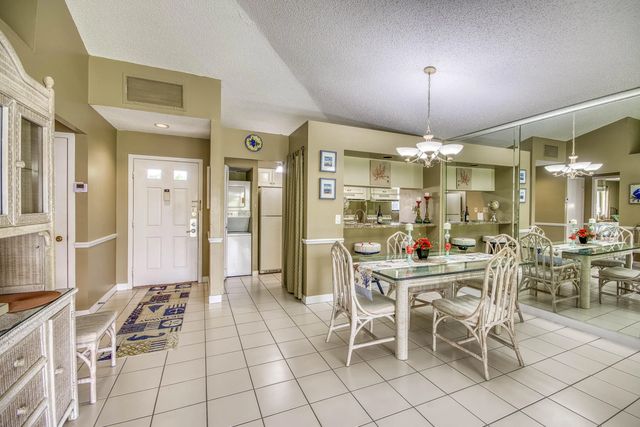 4 of 24 - 208 Club Drive, Palm Beach Gardens, FL
