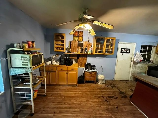 4 of 17 - 2299 Nw 90th Street, Miami, FL