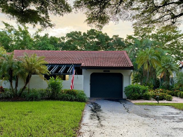 21692 Tall Palm Circle #10-b, Boca Raton