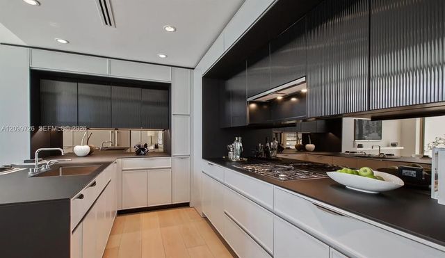 5 of 21 - 300 Collins Avenue #ph2, Miami Beach, FL