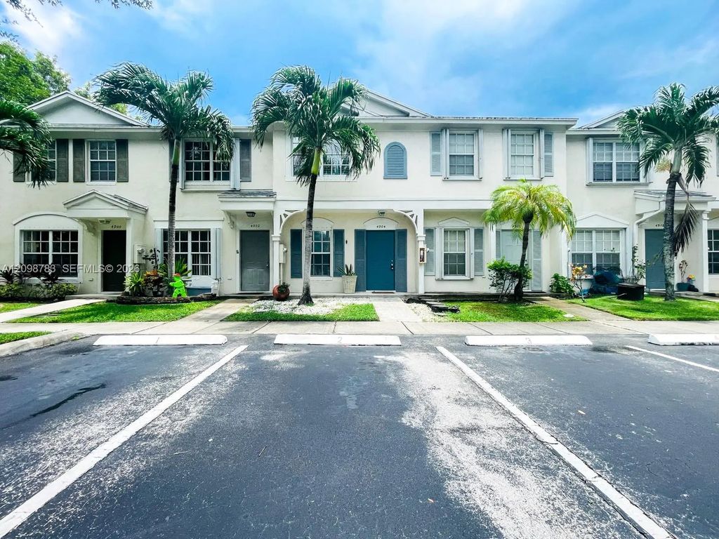 4904 Sw 31st Terrace, Dania Beach