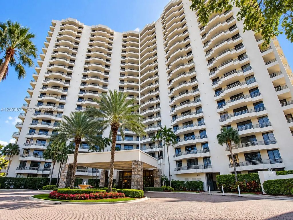 3300 Ne 191st Street #611, Aventura