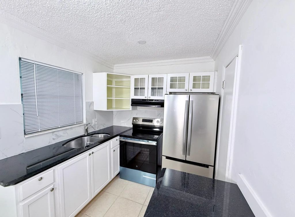 1280 Nw 43rd Terrace #107, Lauderhill