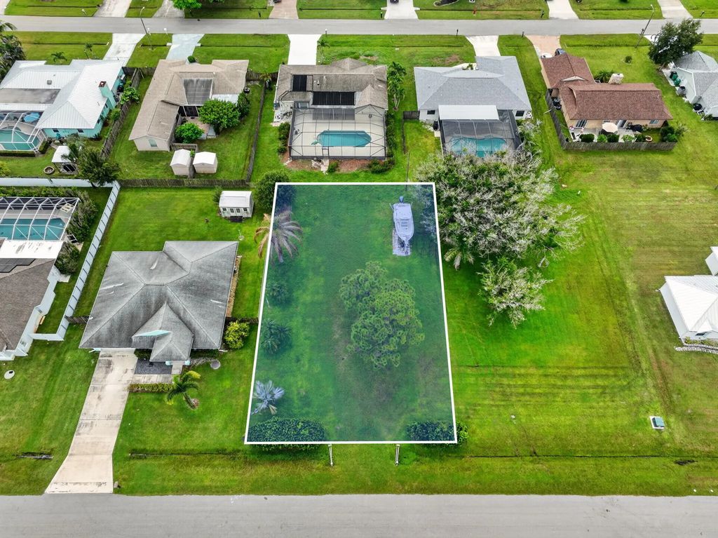 642 Se Tanner Avenue, Port St. Lucie