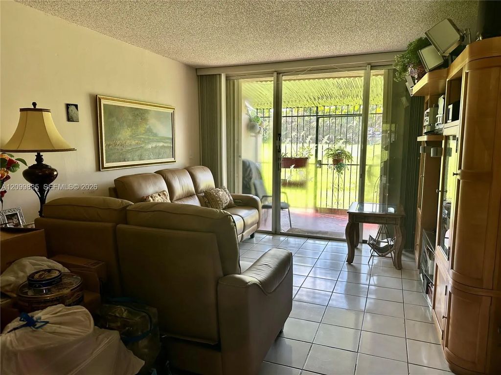 820 Nw 87th Avenue #105, Miami