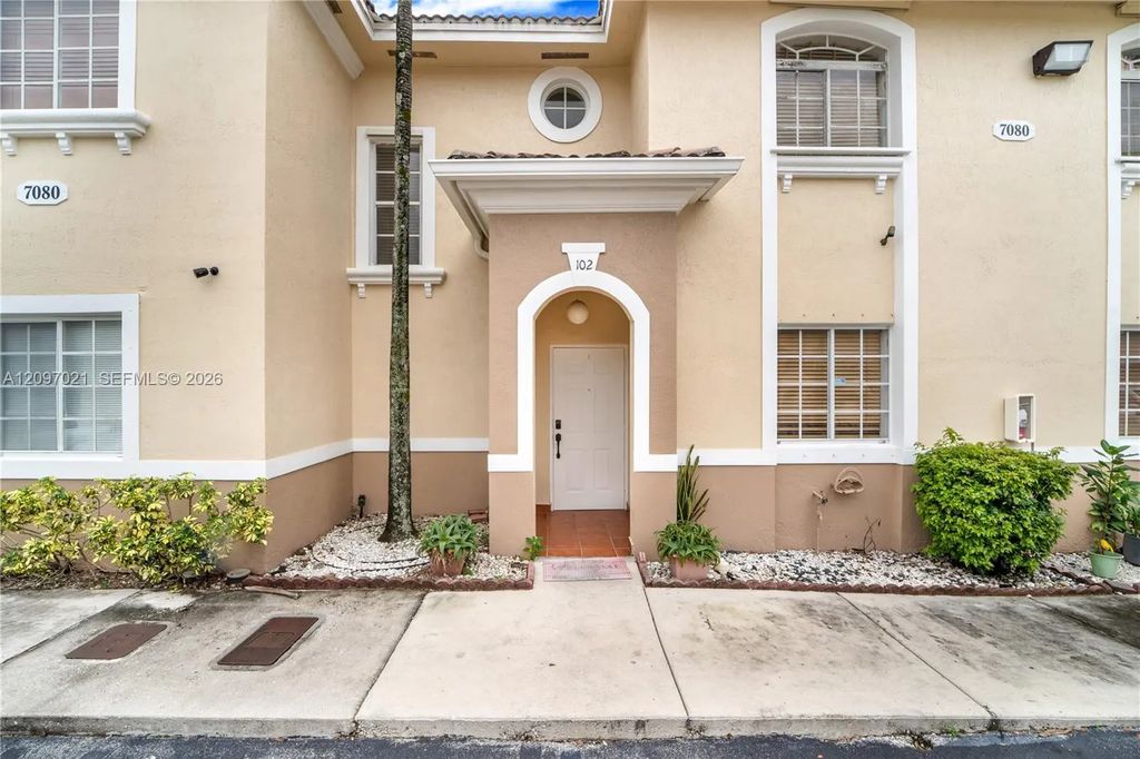 7080 Nw 174th Terrace #102, Hialeah