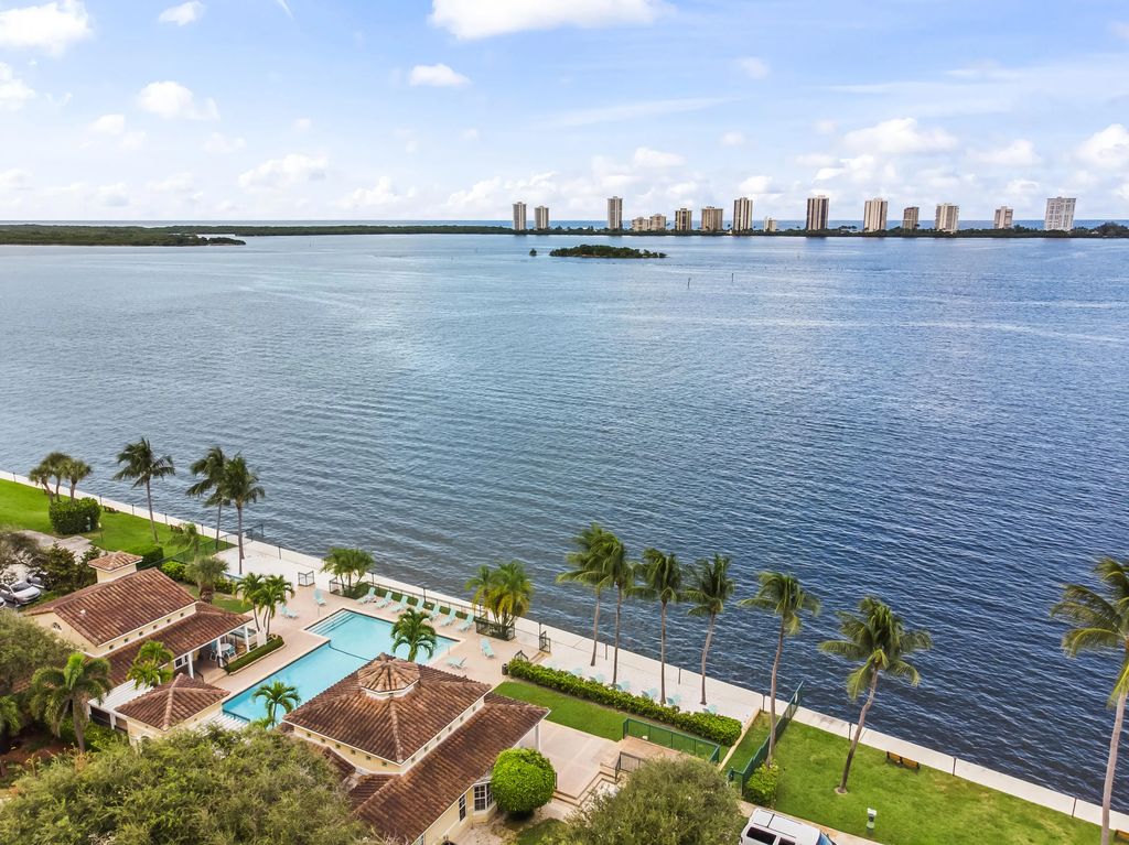 1045 Lake Shore Drive #105, Lake Park