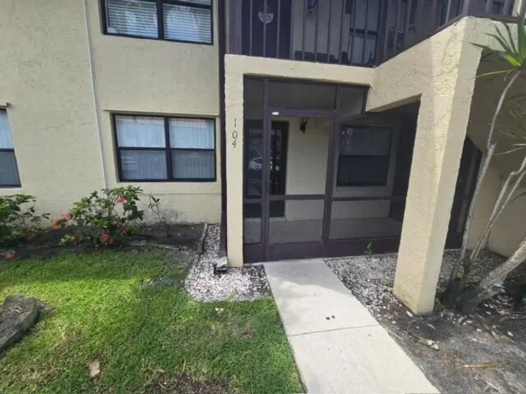 7197 Golf Colony Court #104, Lake Worth