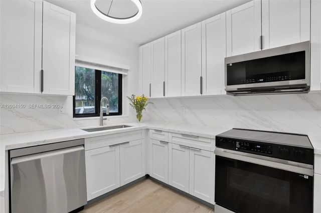 3 of 35 - 4547 Sw 16th Street, Miami, FL