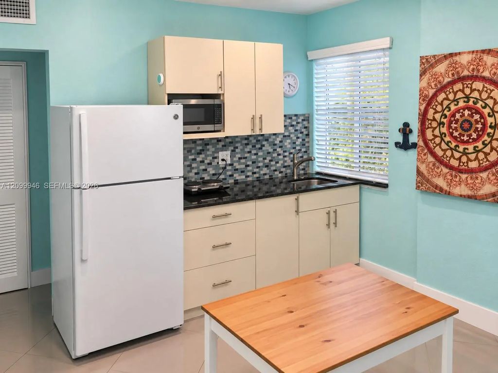 8510 Sw 47th Street #b, Miami