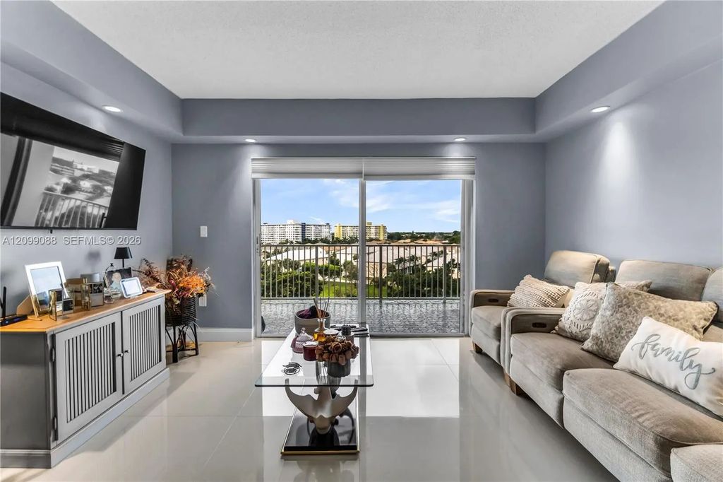 3850 Washington Street #704, Hollywood
