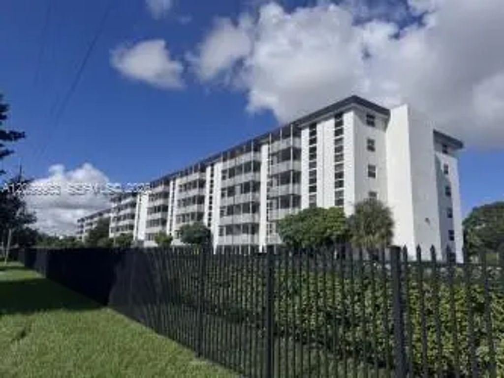 16950 W Dixie Hwy A635 Highway #635, North Miami Beach
