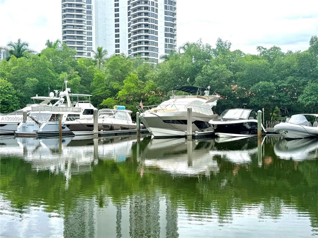3575 Mystic Pointe Dr Slip, Aventura