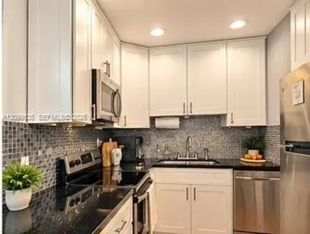 3000 Ne 16th Avenue #203, Oakland Park