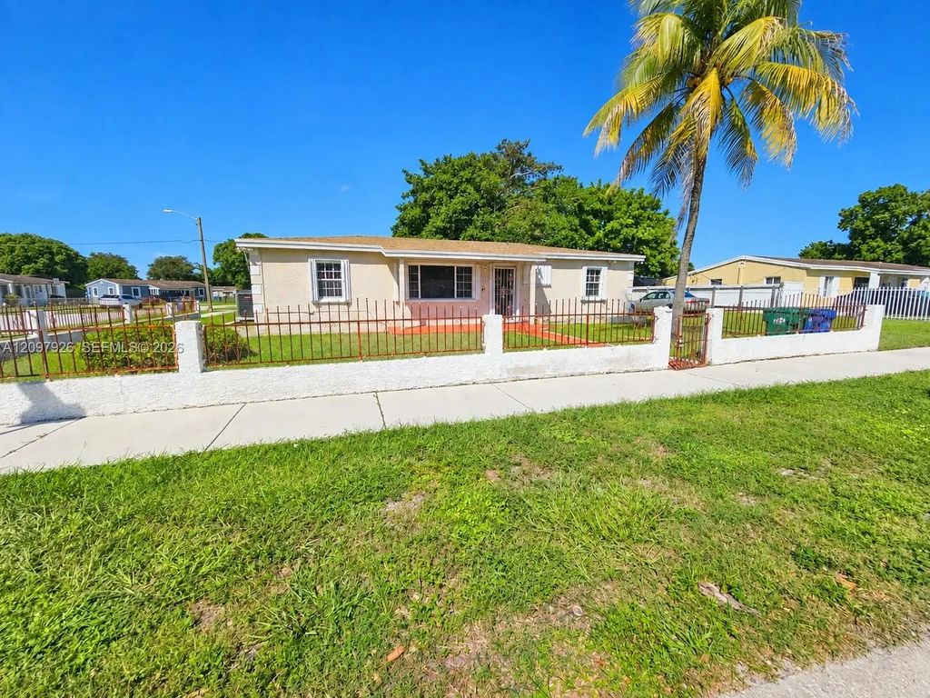 15600 Nw 28th Court, Miami Gardens