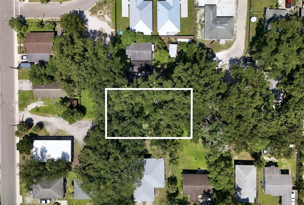 1009 4th Street E, Bradenton