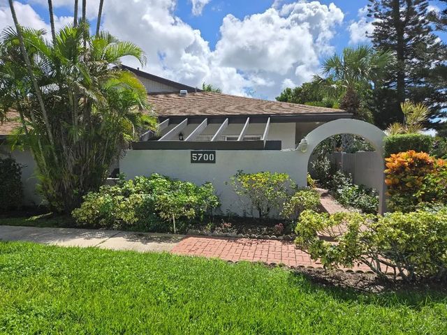 2 of 39 - 5700 Queen Palm Court #b, Delray Beach, FL