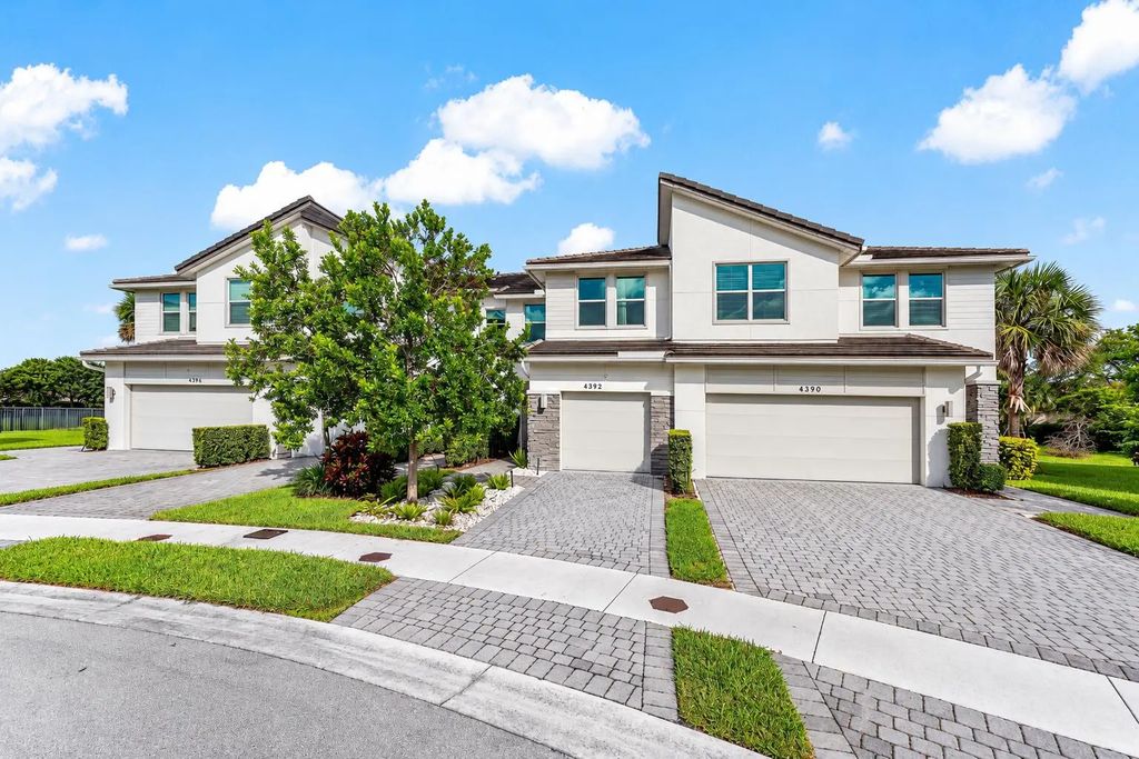 4392 Veleiros Avenue, Deerfield Beach