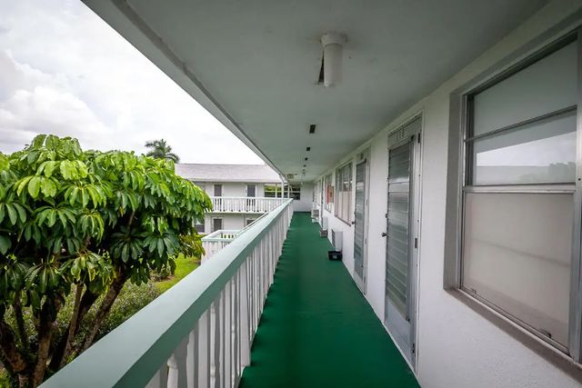 2 of 19 - 117 Kingswood F #117, West Palm Beach, FL