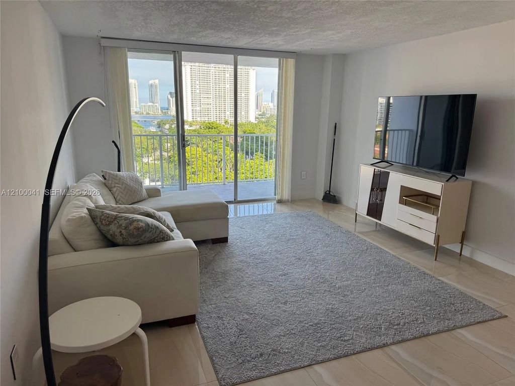 2851 Ne 183rd Street #1409e, Aventura