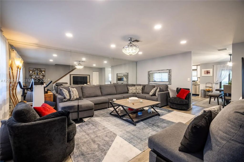 898 Nw 47th Street, Deerfield Beach