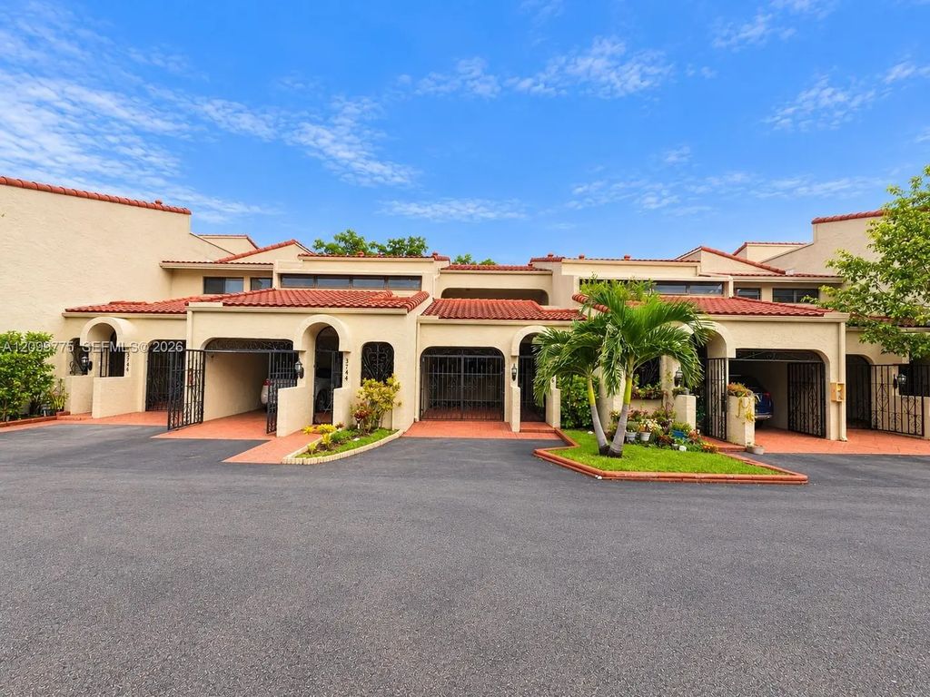 3746 Estepona Avenue #14s1, Doral