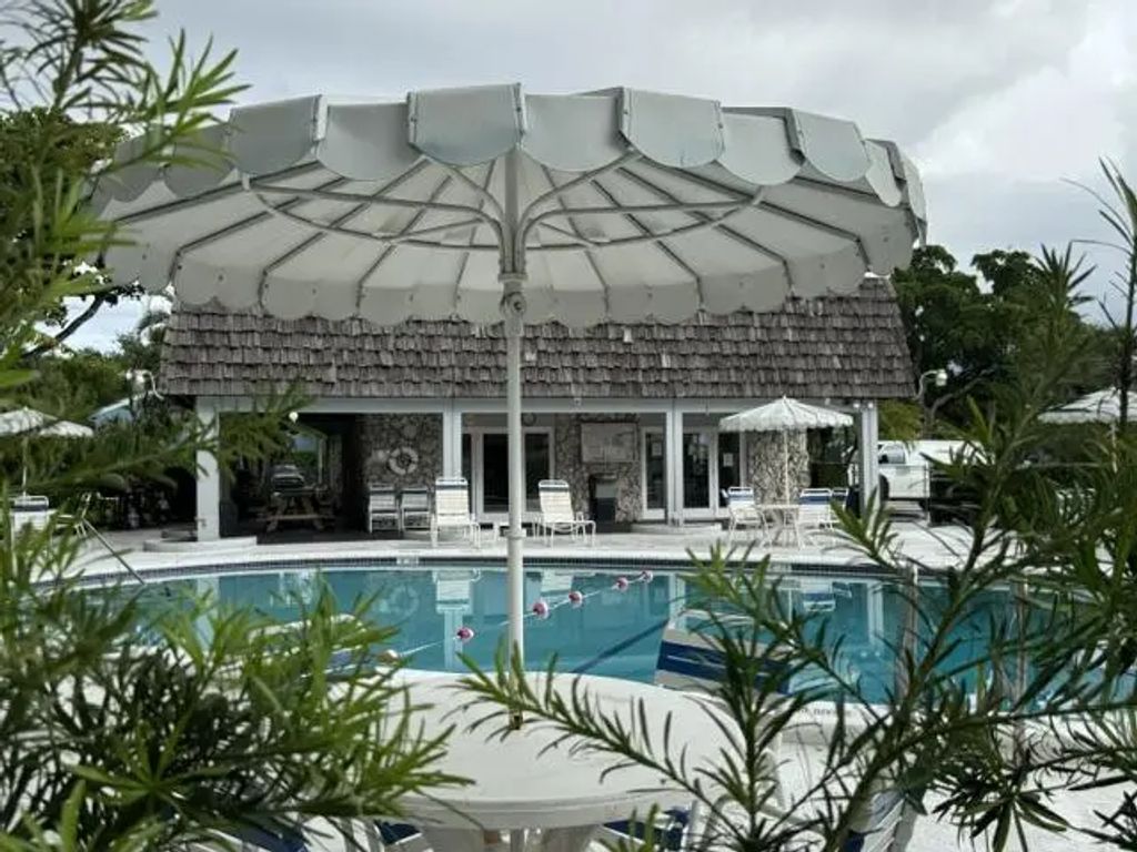3119 Oakland Shores Drive #c211, Oakland Park