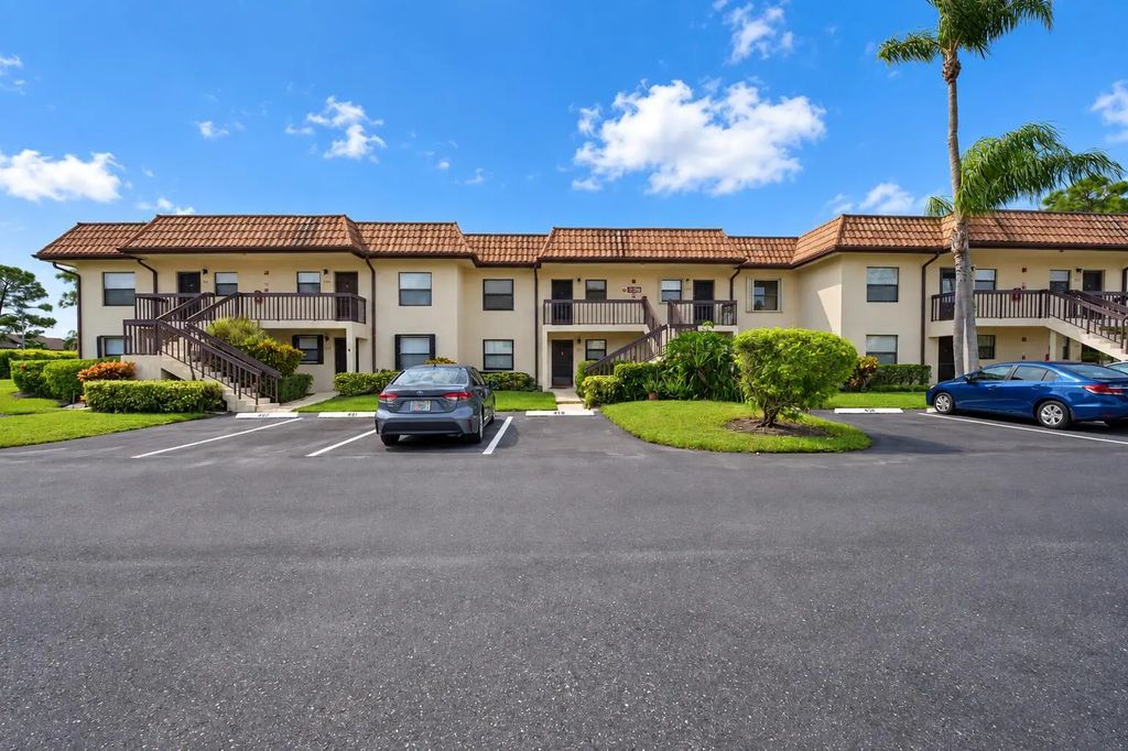 7094 Golf Colony Court #103, Lake Worth