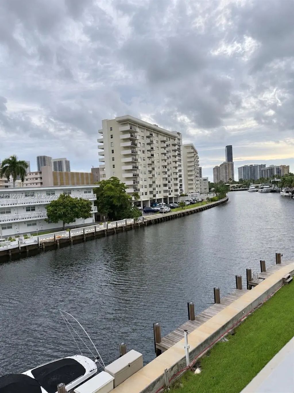 440 Paradise Isle Boulevard #306, Hallandale Beach