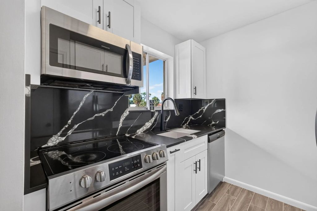 6074 Forest Hill Boulevard #201, West Palm Beach