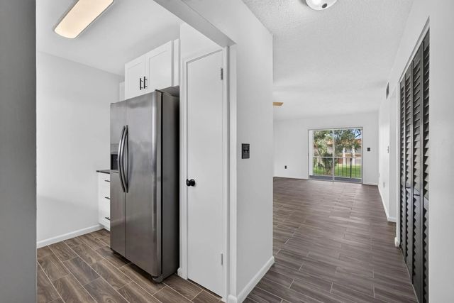 4 of 23 - 6074 Forest Hill Boulevard #201, West Palm Beach, FL