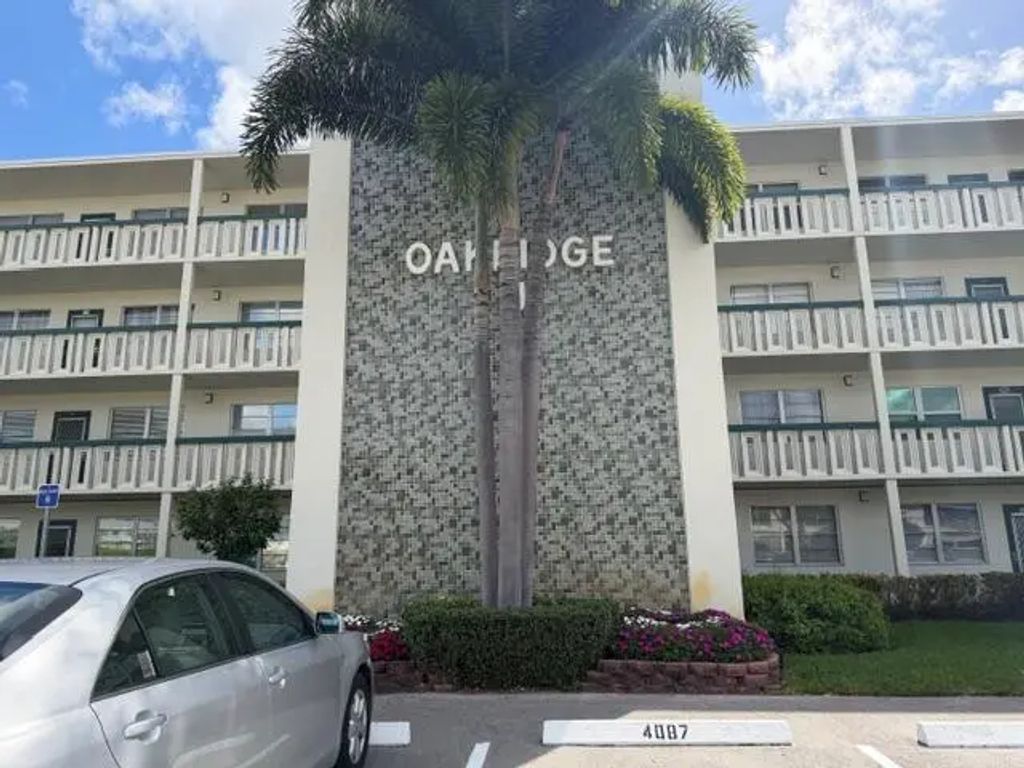 1083 Oakridge U, Deerfield Beach