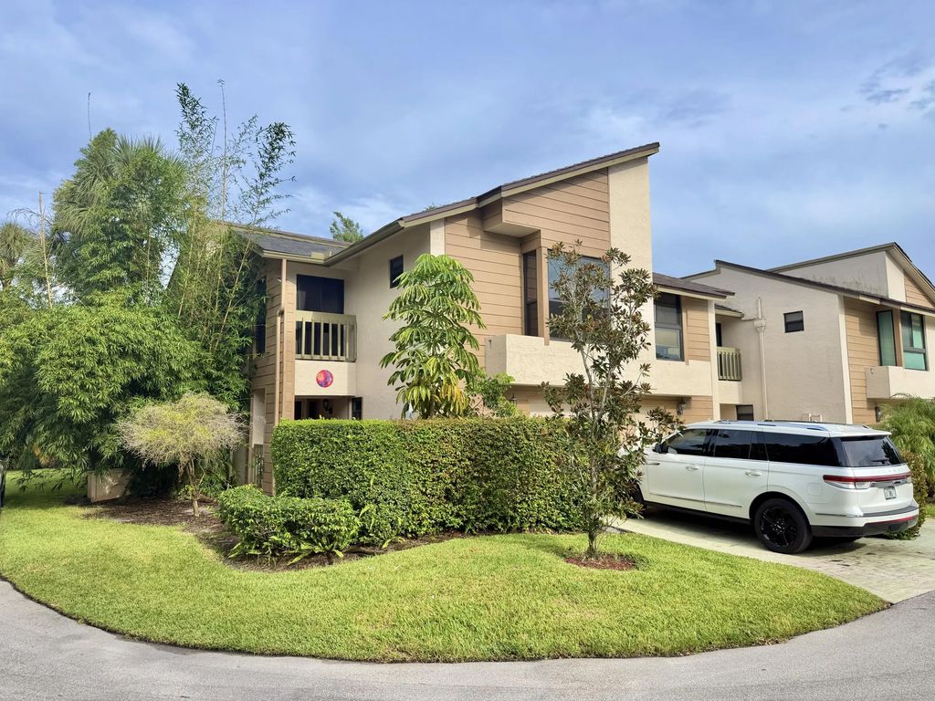 6069 Glendale Drive, Boca Raton