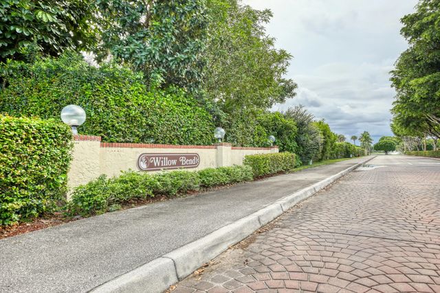 7843 Willow Spring Drive #615, Lake Worth