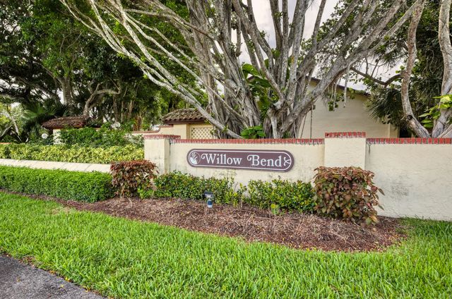 2 of 40 - 7843 Willow Spring Drive #615, Lake Worth, FL