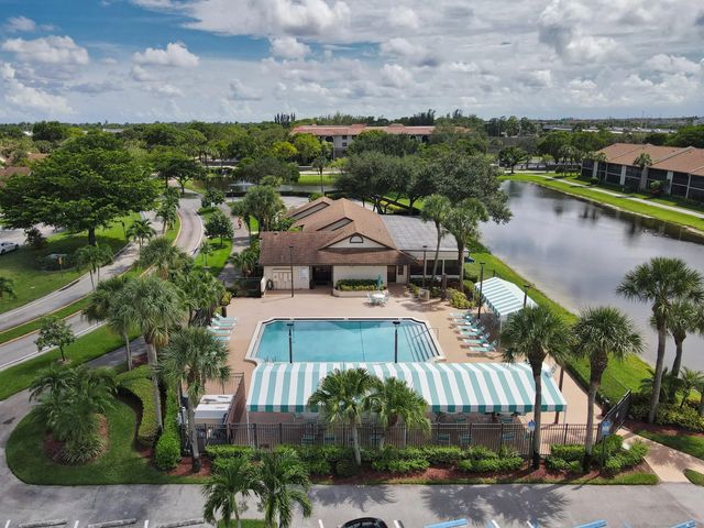 5 of 40 - 7843 Willow Spring Drive #615, Lake Worth, FL