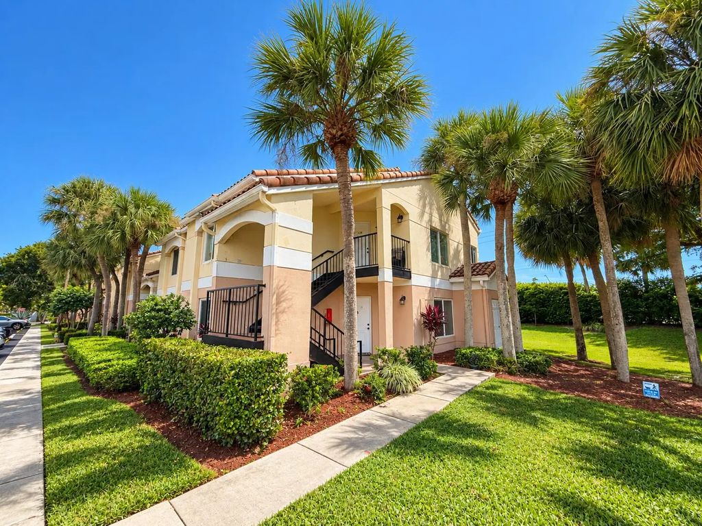815 W Boynton Beach Boulevard #7-206, Boynton Beach