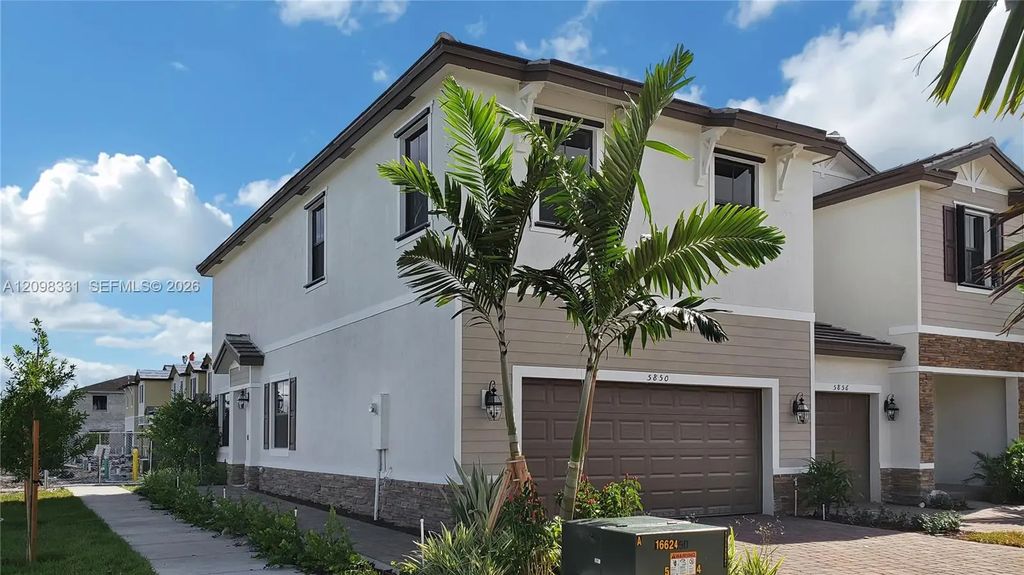 5850 Clydesdale Court, Davie