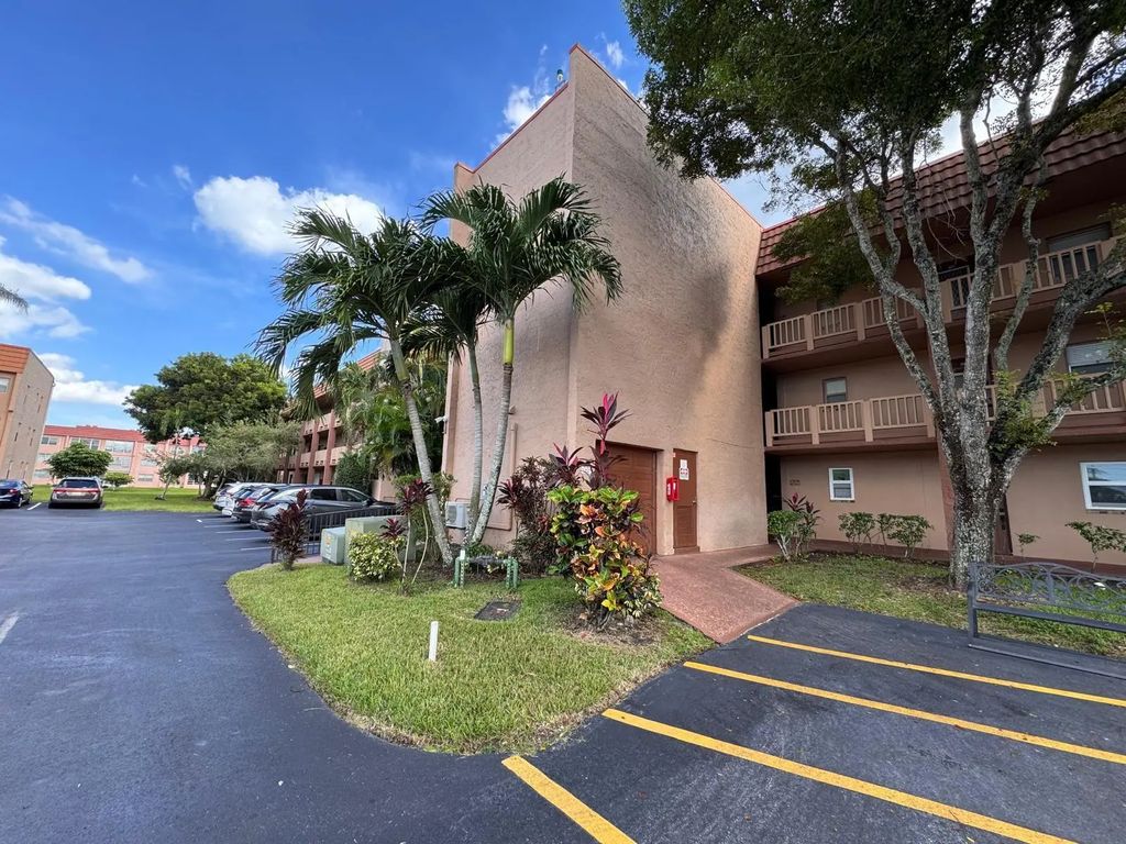 9660 Sunrise Lakes Boulevard #202, Sunrise