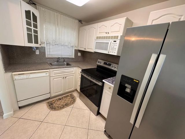 4 of 32 - 9660 Sunrise Lakes Boulevard #202, Sunrise, FL