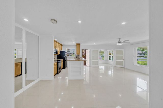 2 of 59 - 1360 Se High Point Way Se #a, Delray Beach, FL
