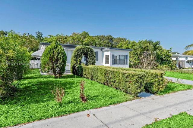 2 of 26 - 1501 N 18th Avenue N, Lake Worth Beach, FL