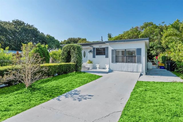 4 of 26 - 1501 N 18th Avenue N, Lake Worth Beach, FL