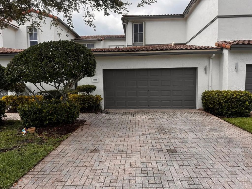 876 W Spinnaker Drive W #876, Hollywood