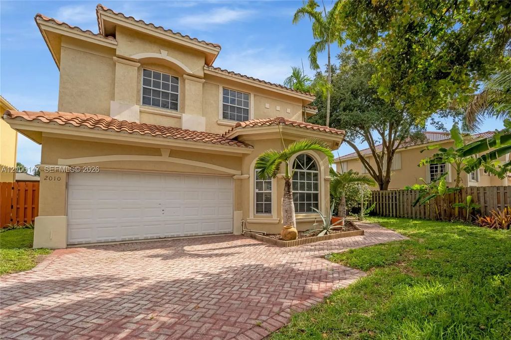 2010 Nw 98th Way, Pembroke Pines