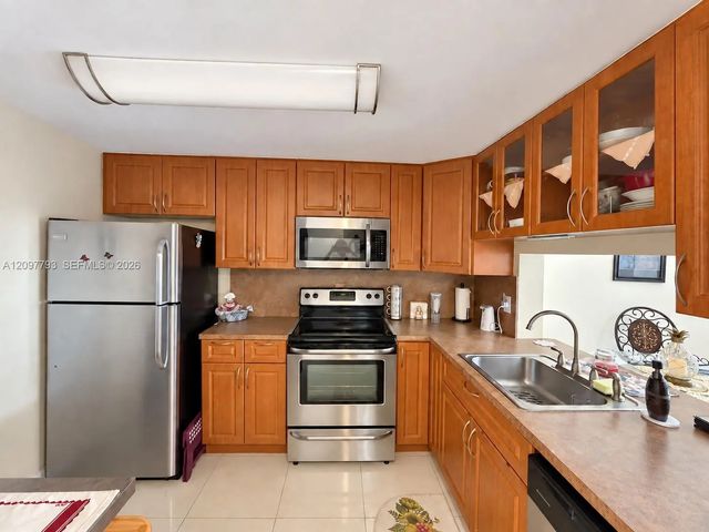 20860 San Simeon Way #208-6, Miami
