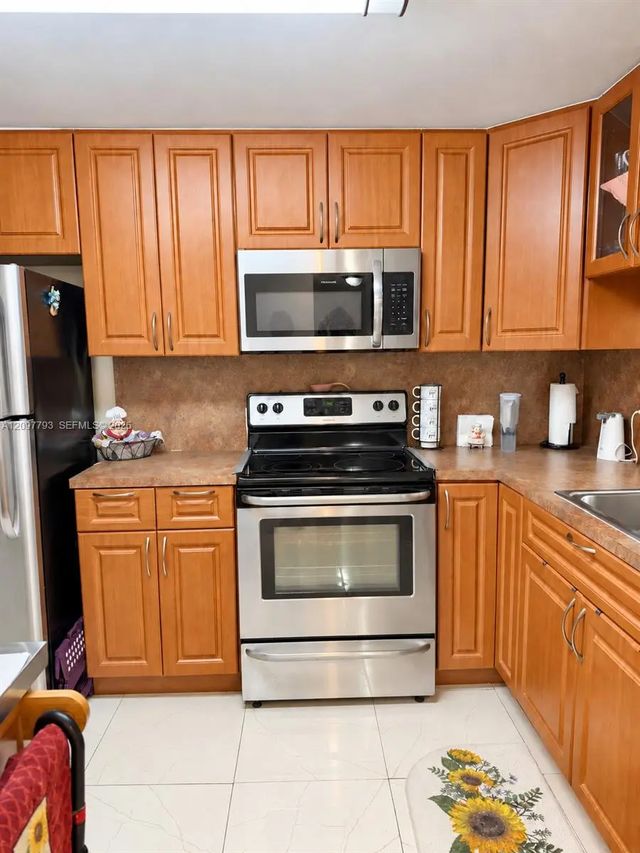 2 of 20 - 20860 San Simeon Way #208-6, Miami, FL