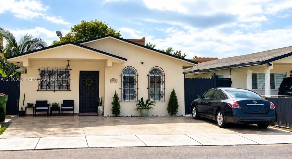 1096 W 40th Place, Hialeah